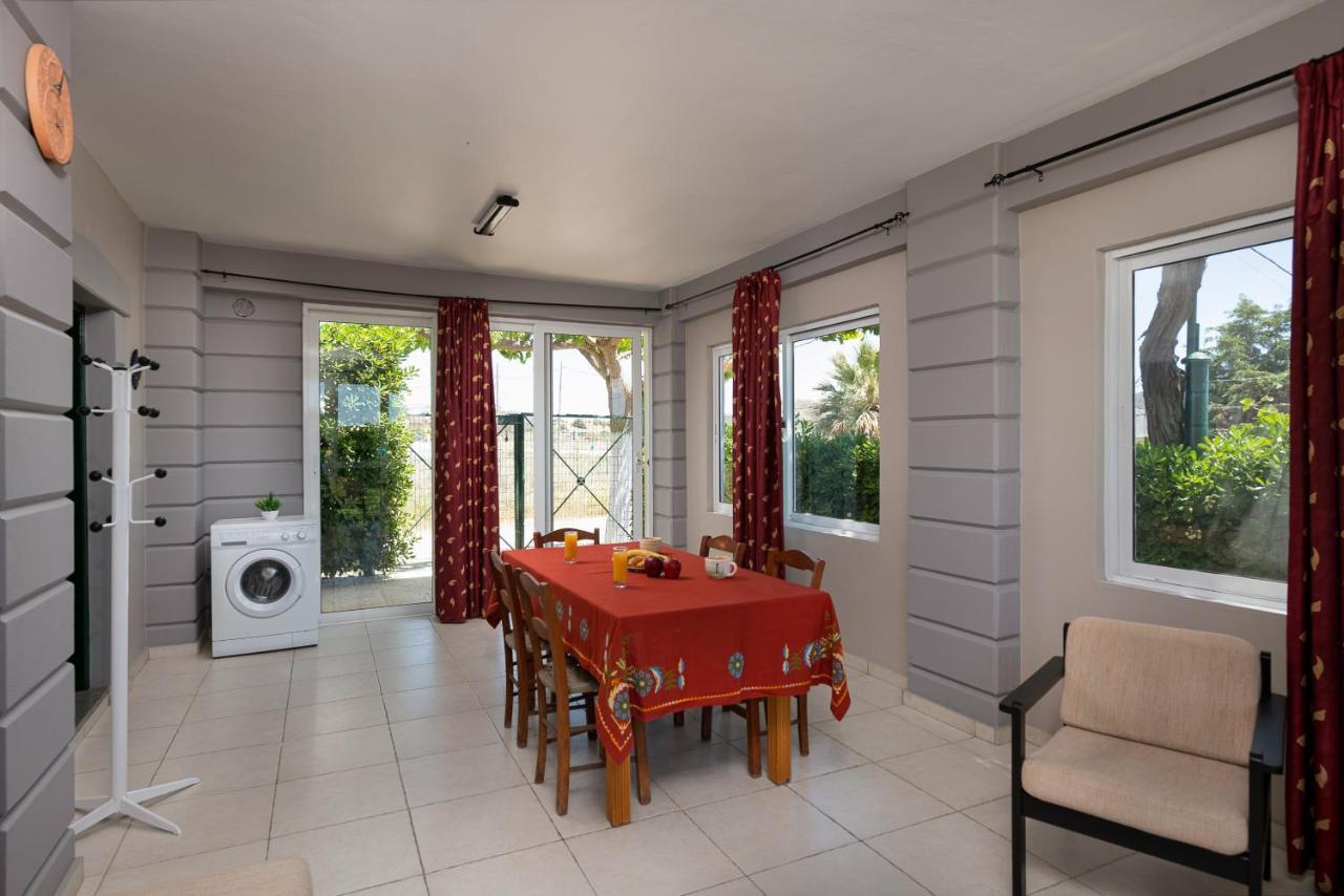 Petrakis Afrathias Garden House Villa Kalamaki  Exterior photo